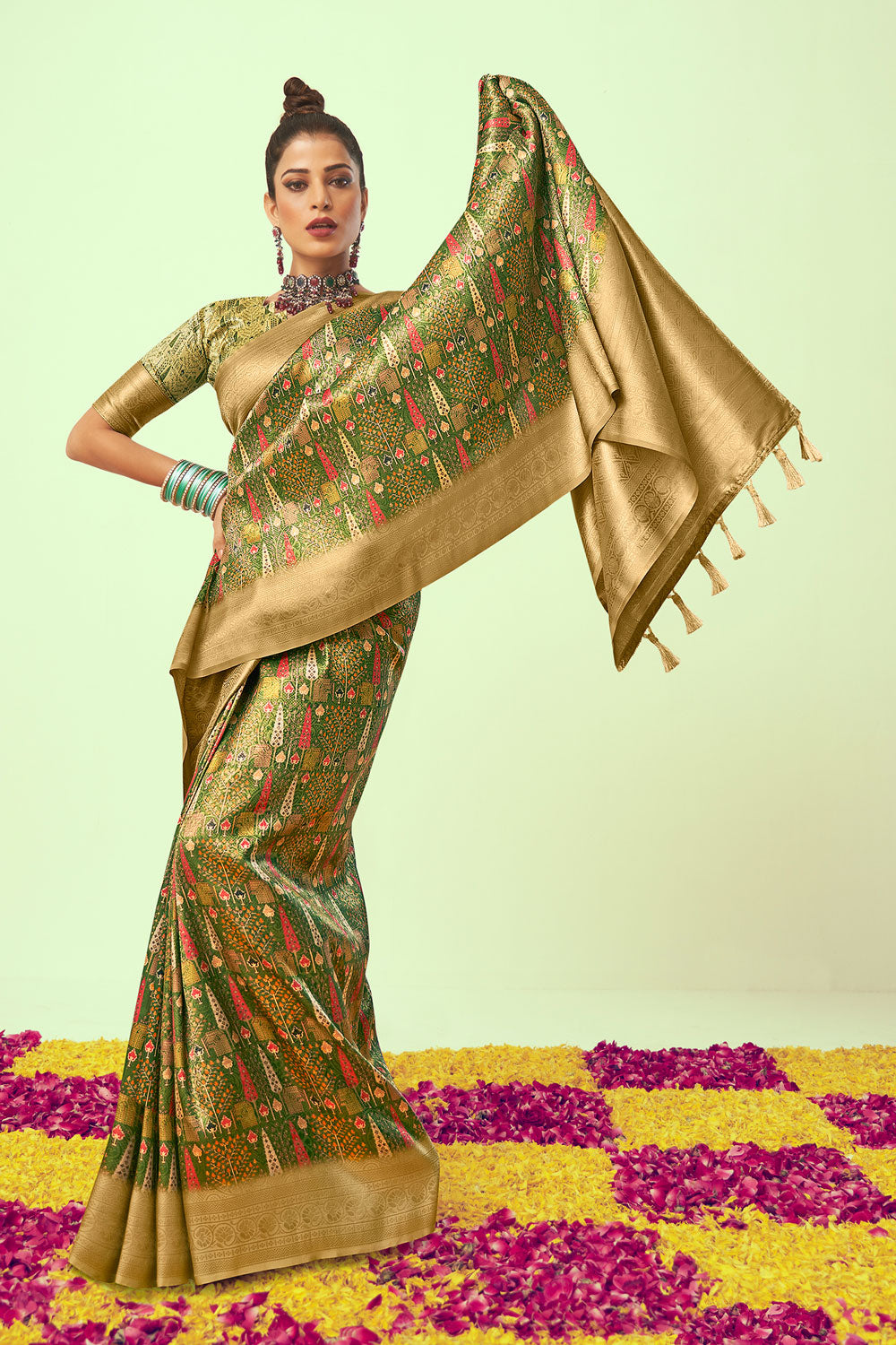 Elegantly decorated with gorgeous Solid Jacquard weave that gives a perfect look to the outfit