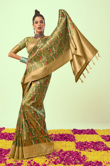 Elegantly decorated with gorgeous Solid Jacquard weave that gives a perfect look to the outfit