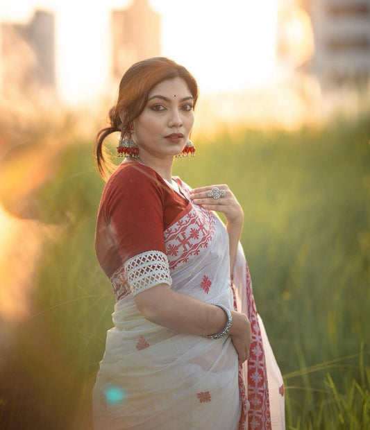 Elegantly decorated with gorgeous Solid Jacquard weave that gives a perfect look to the outfit White Colur